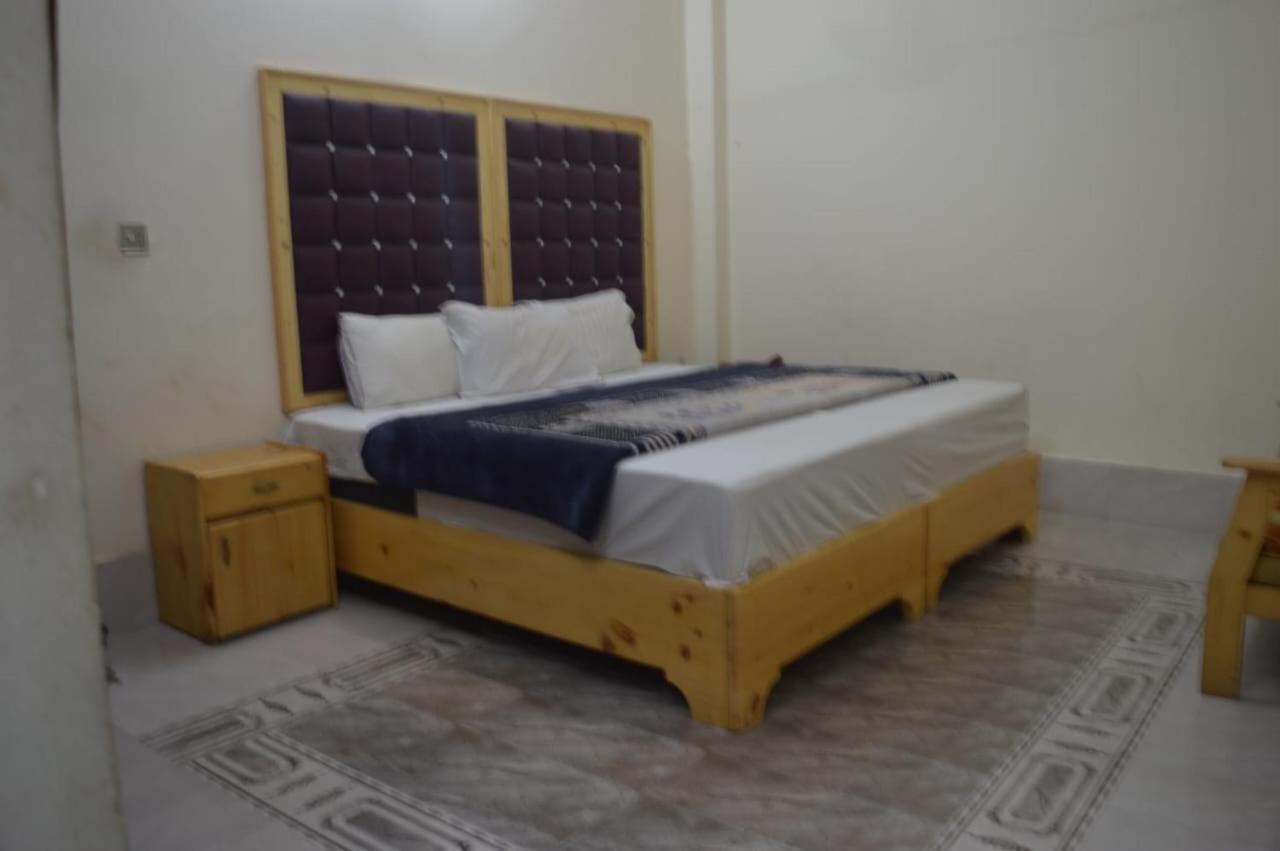 F R Darya E Swat Hotel Saidu Sharif Ruang foto